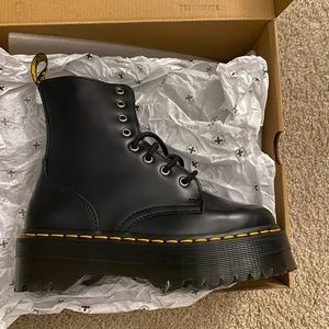 BLACK PLATFORM DR. MARTENS